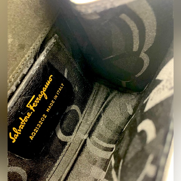 Auth Salvatore Ferragamo Black Patent Leather Wallet on Chain Vara Bow Crossbody - Picture 2 of 8